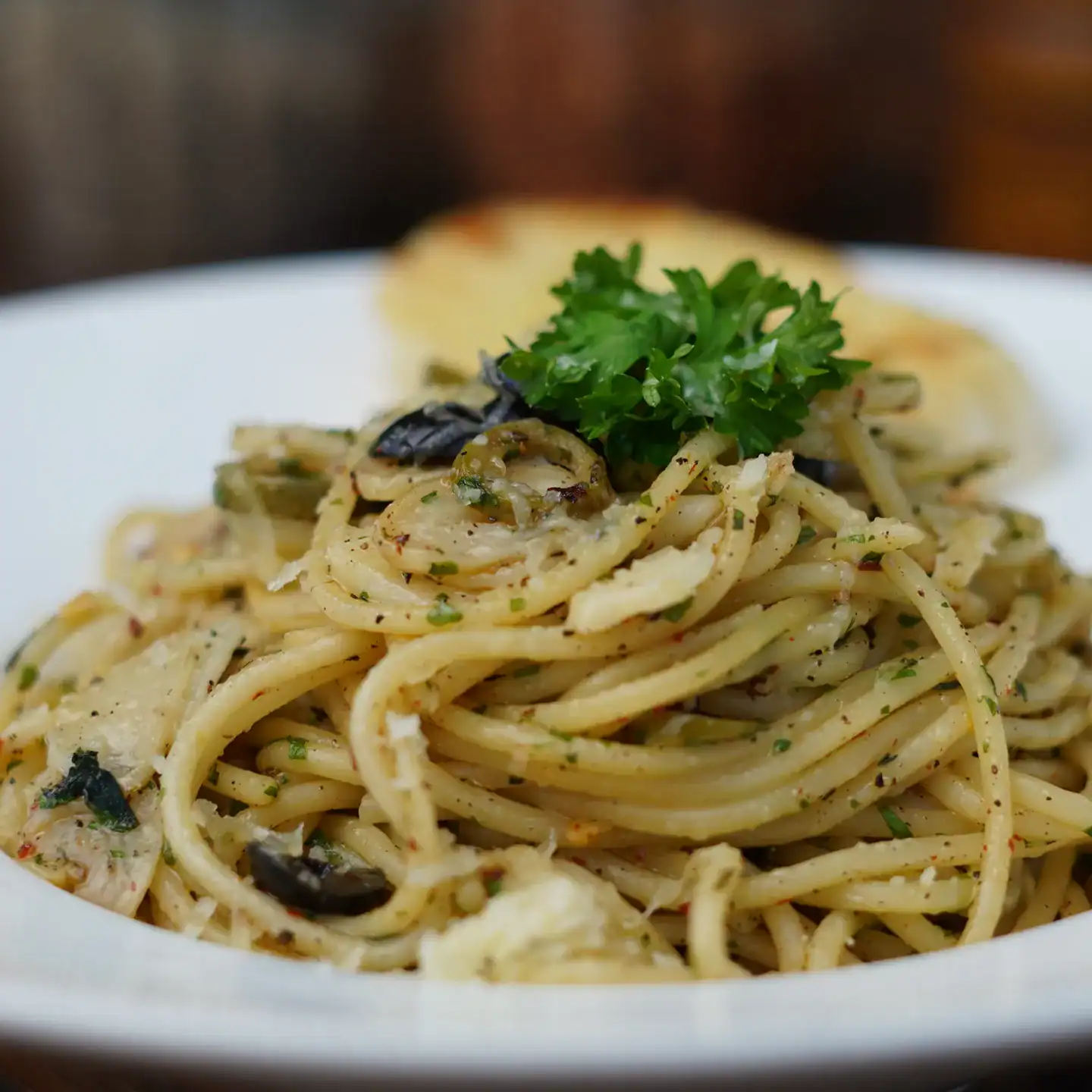 aglio-olio 5. Spaghetti Aglio e Olio