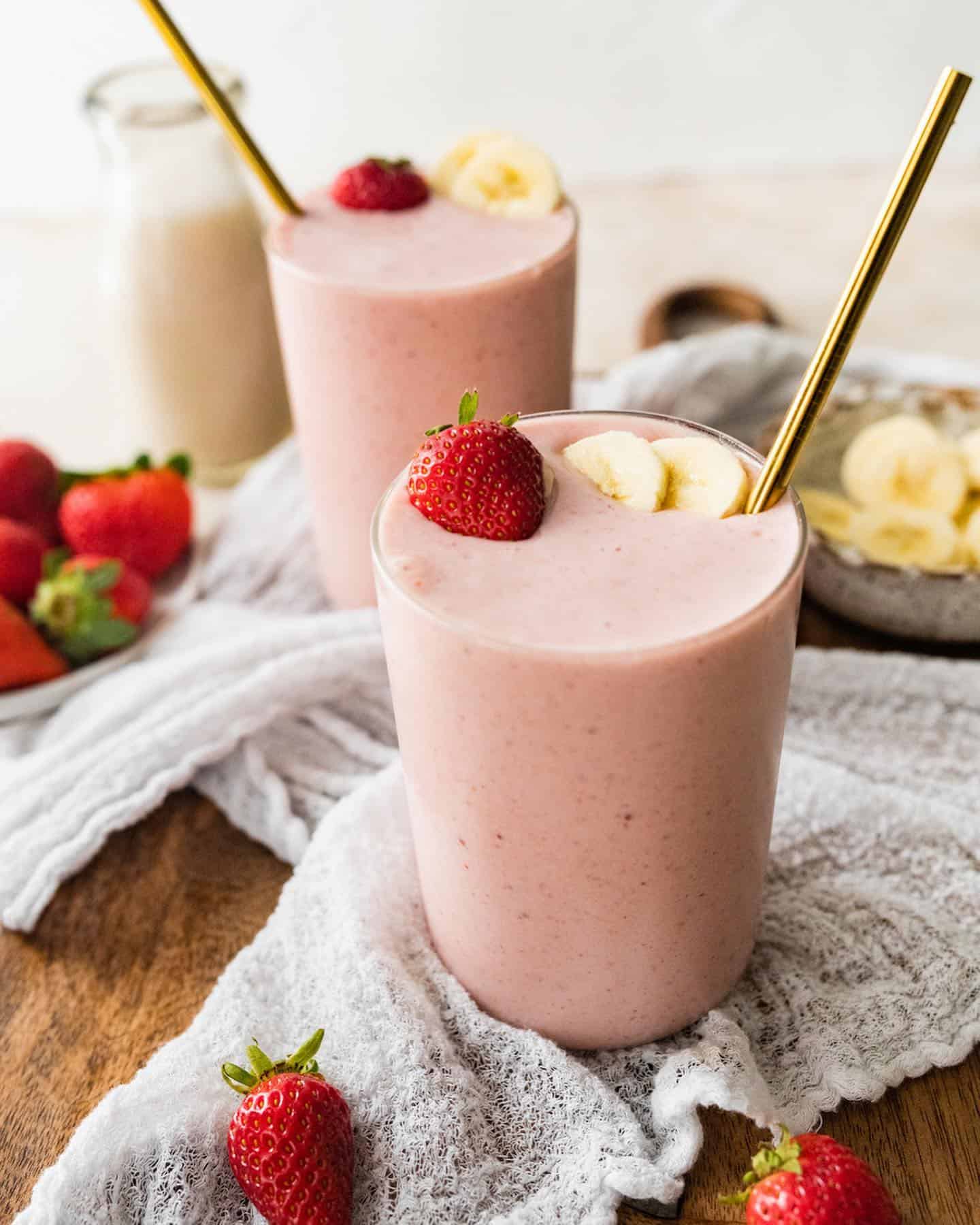 5. Berry Banana Protein Smoothie