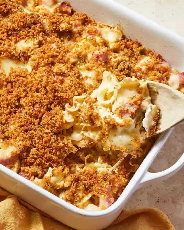 cordon-bleu-casserole 3. Chicken Cordon Bleu Casserole