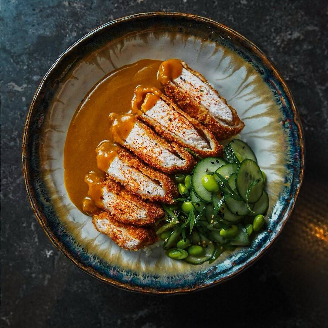 katsu-curry-cucumber-side chicken katsu curry served with edamame and sliced cucumbers