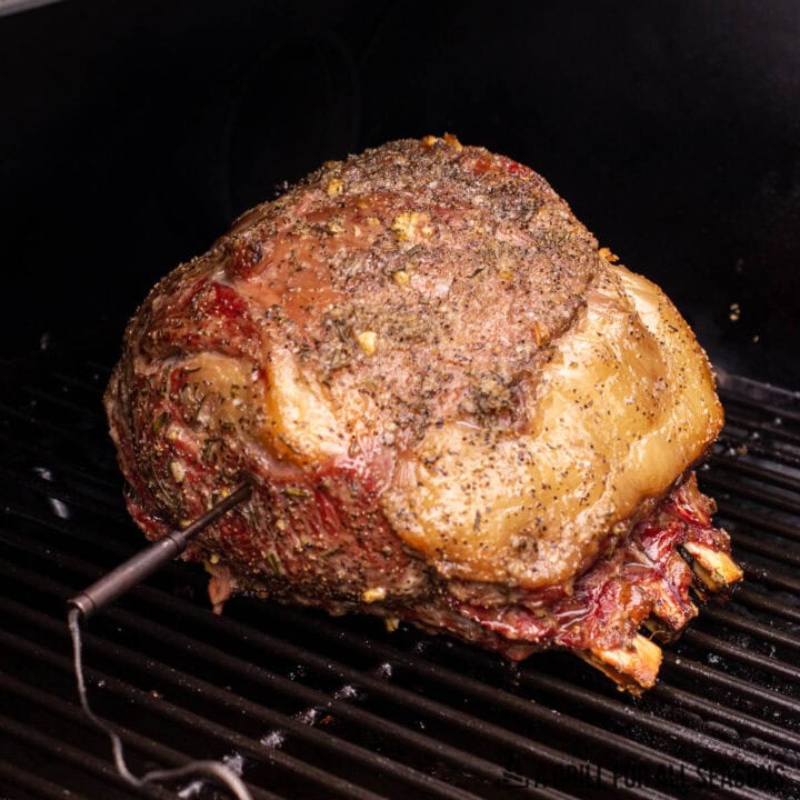 meat-probe-for-prime-rib meat probe inserted in rib roast to get the preferred doneness