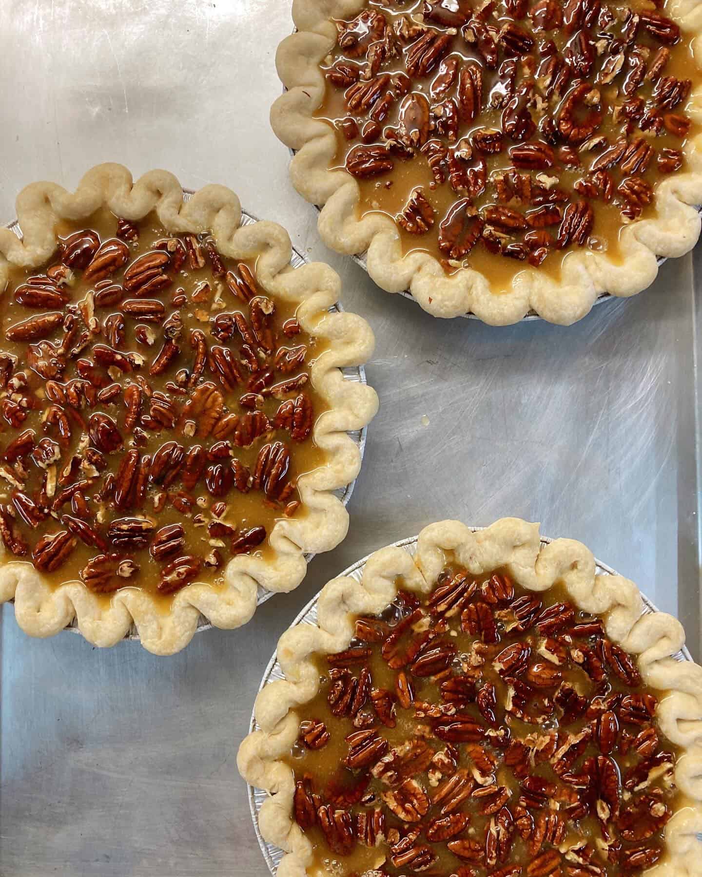 raw-pecan-pie raw pecan pies