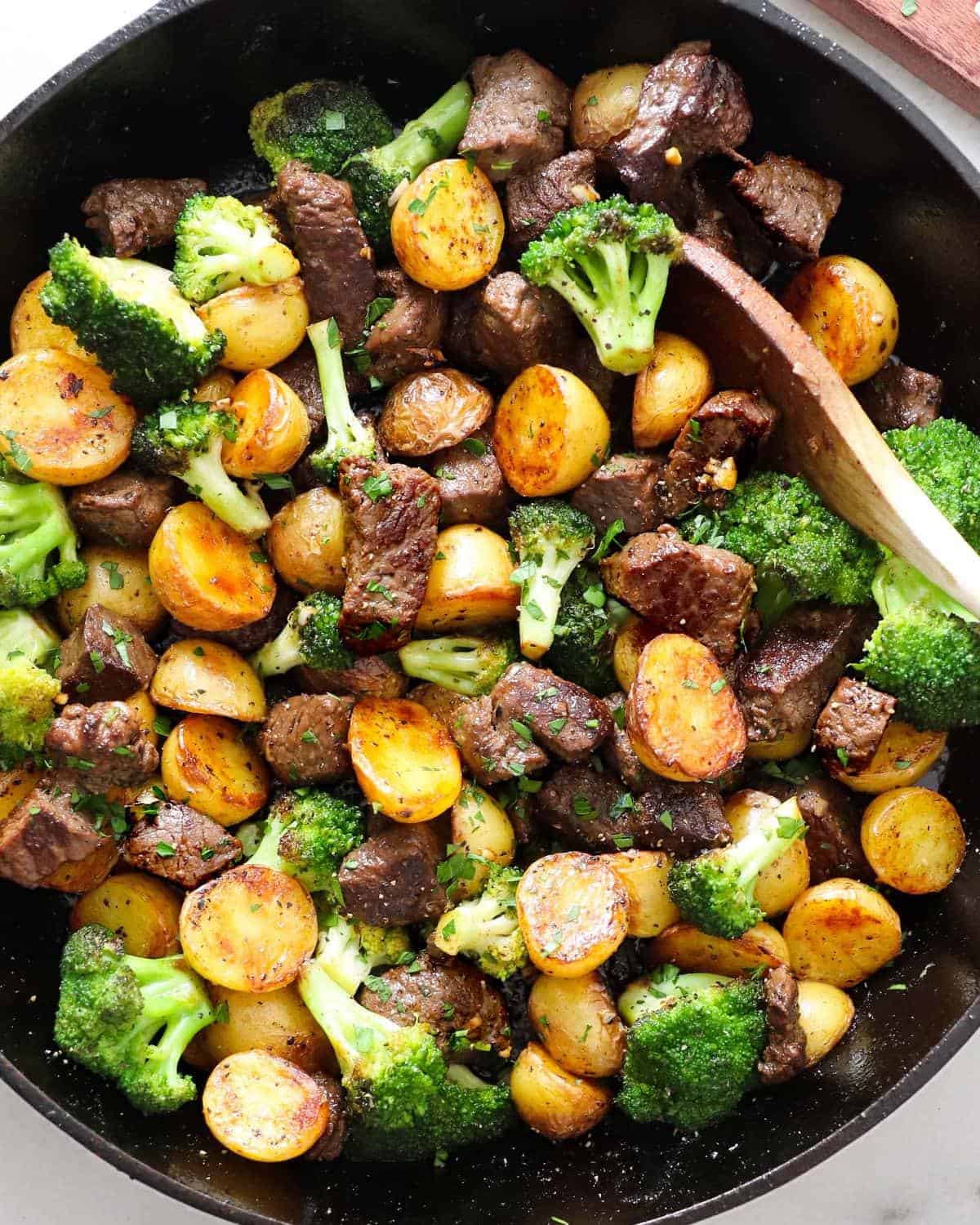 steak-broccoli 5. Garlic Butter Steak Bites with Broccoli