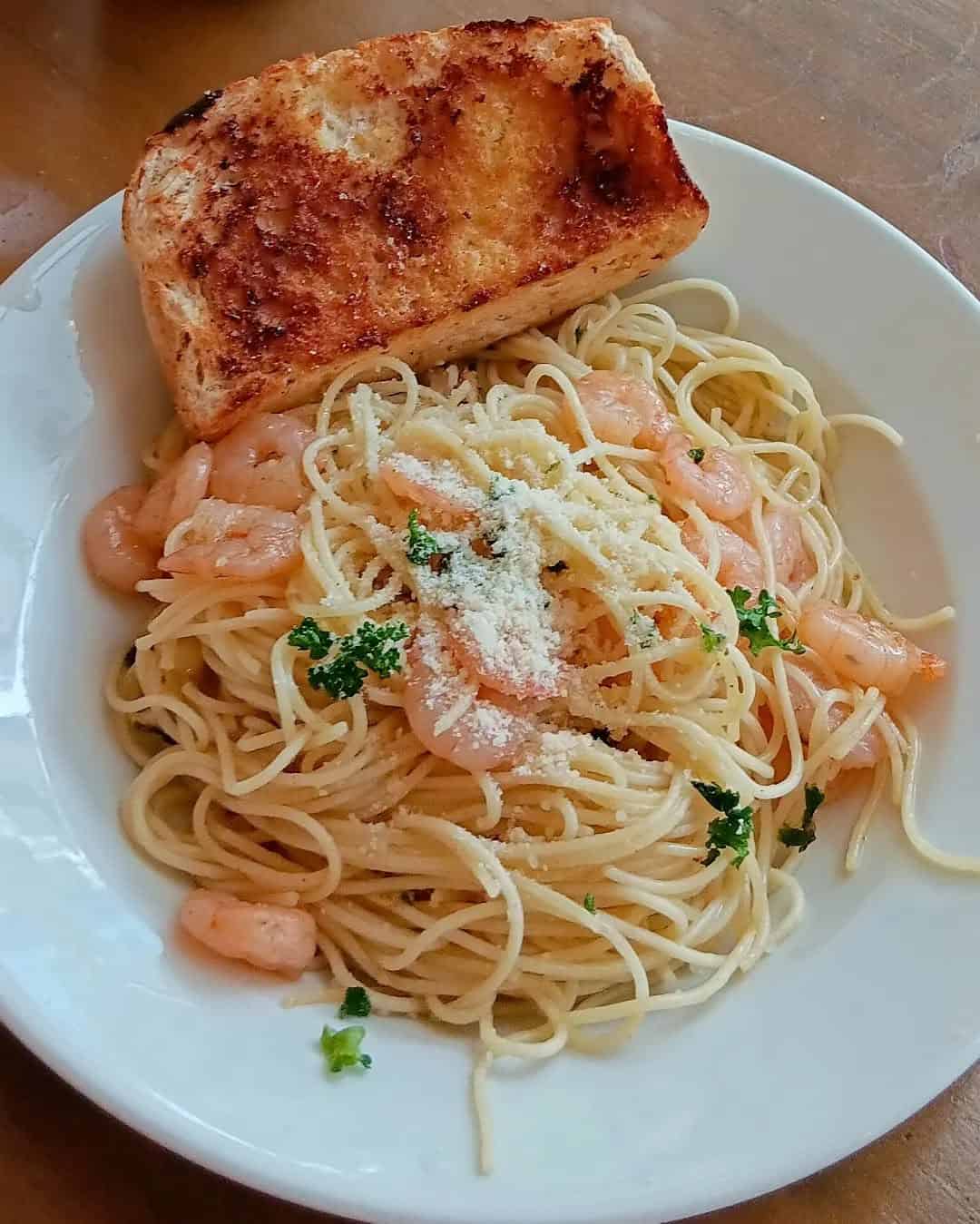pasta aglio e olio with shrimp and salmon