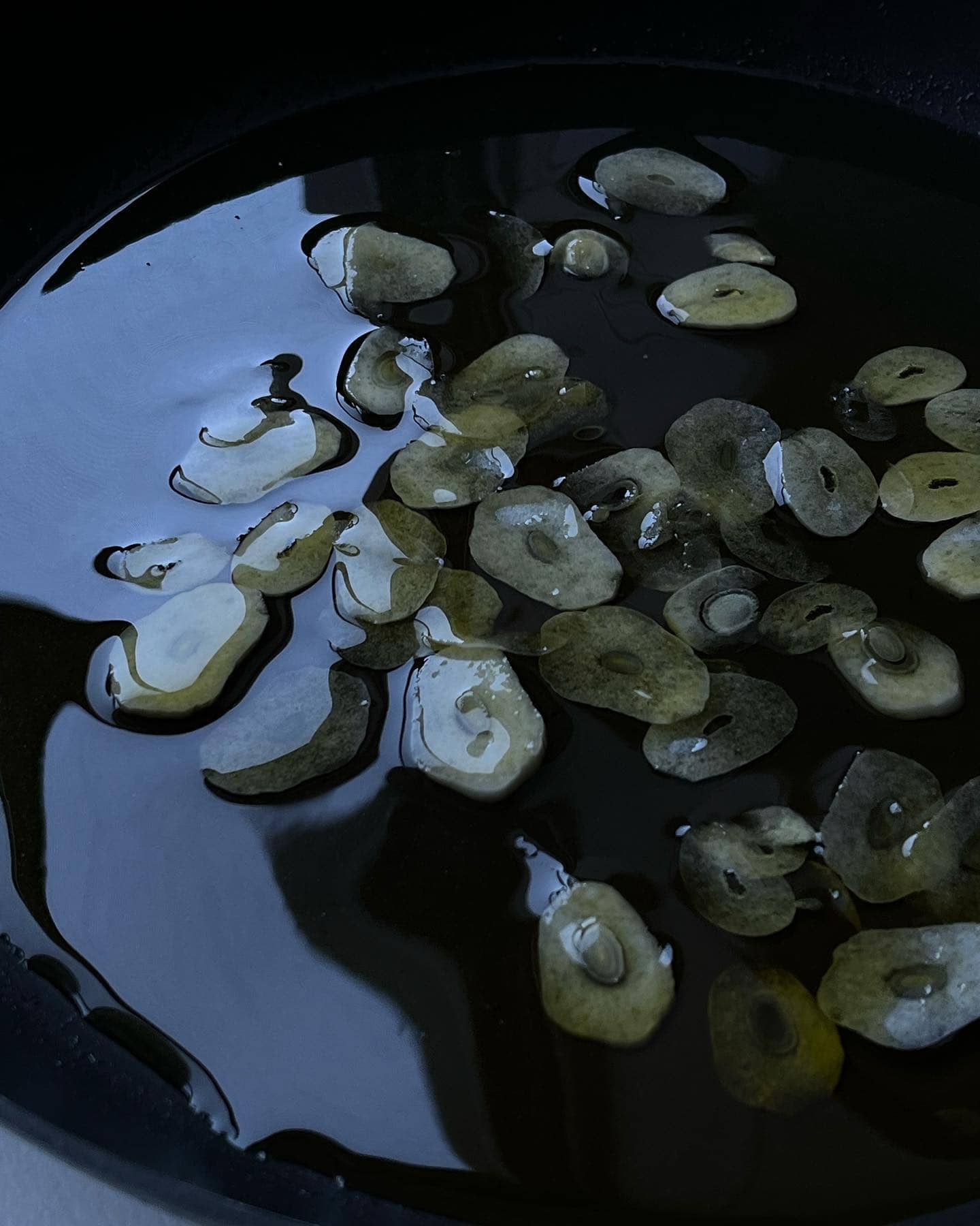 thin garlic slices in olive oil