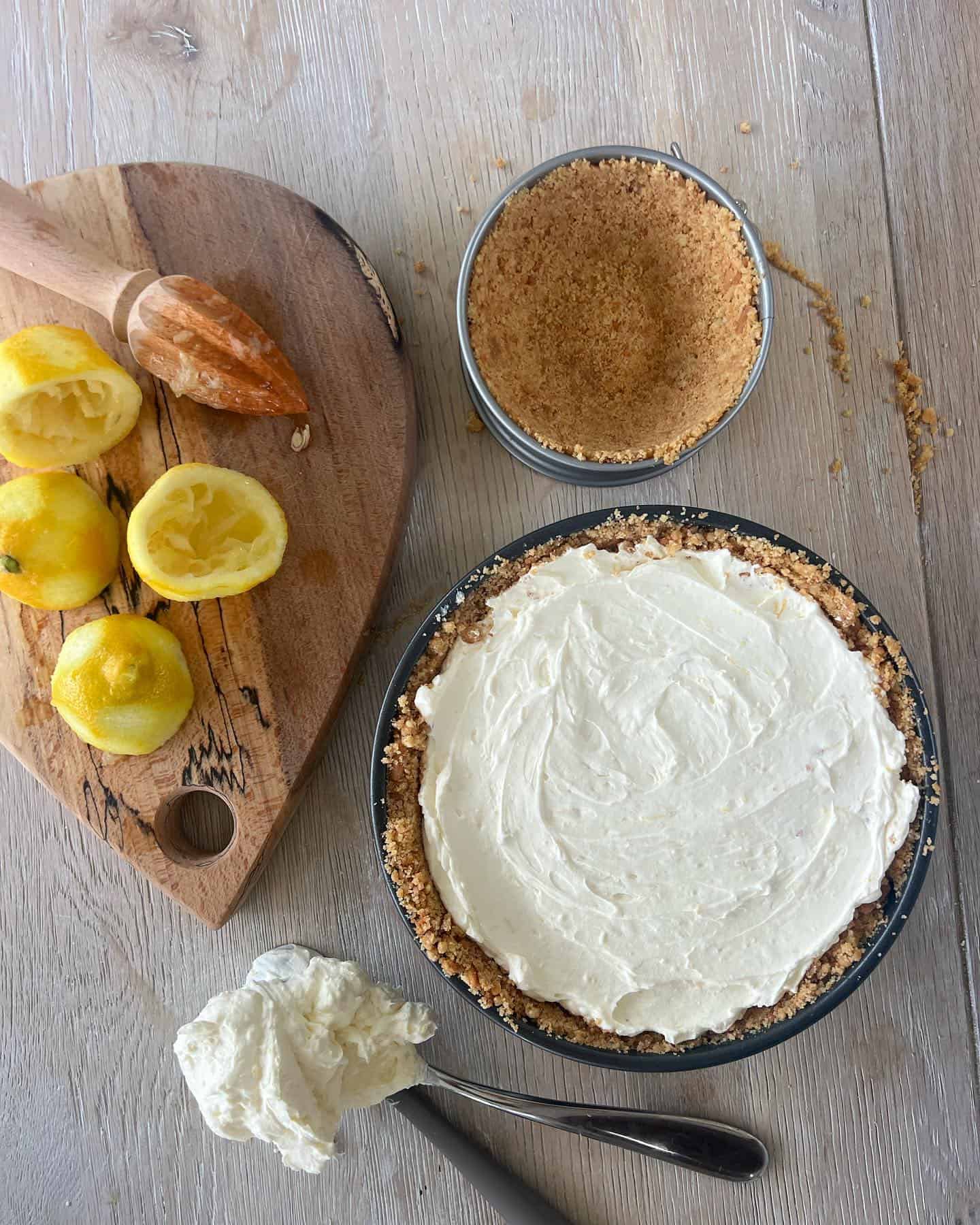 preparing the cheesecake